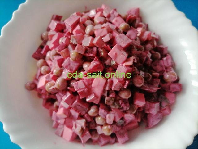 Салат со свеклой, сыром и маринованными огурцами пошаговый рецепт с фото