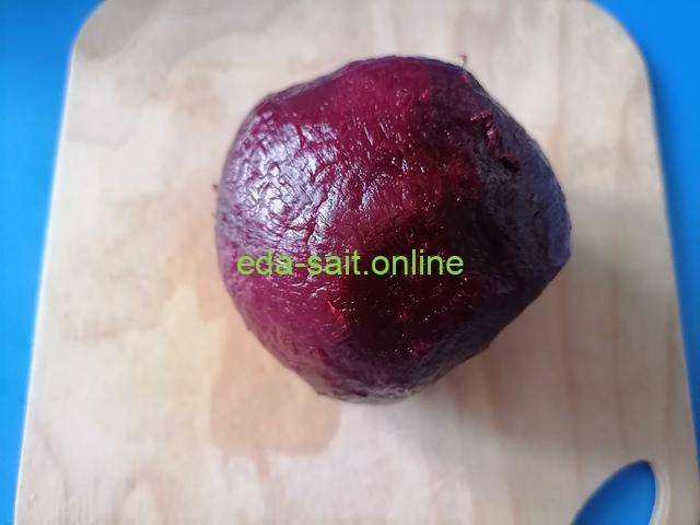 Свекла для салата с сыром и маринованными огурцами
