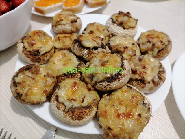 Шампиньоны с луком и сыром в духовке как приготовить