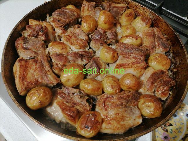 Свиные ребра в духовке как шашлык с картошкой