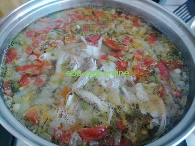 Заложить в легкий овощной суп куриное мясо