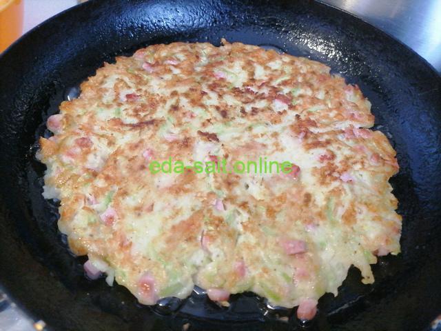 Лепешки из кабачка с колбасой и сыром как приготовить