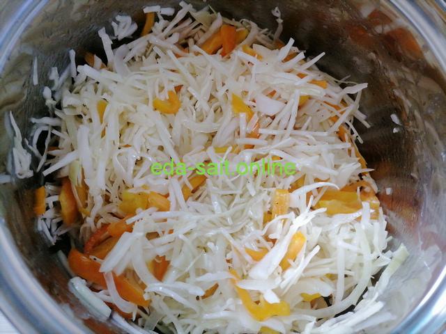 Маринованная капуста с луком и болгарским перцем