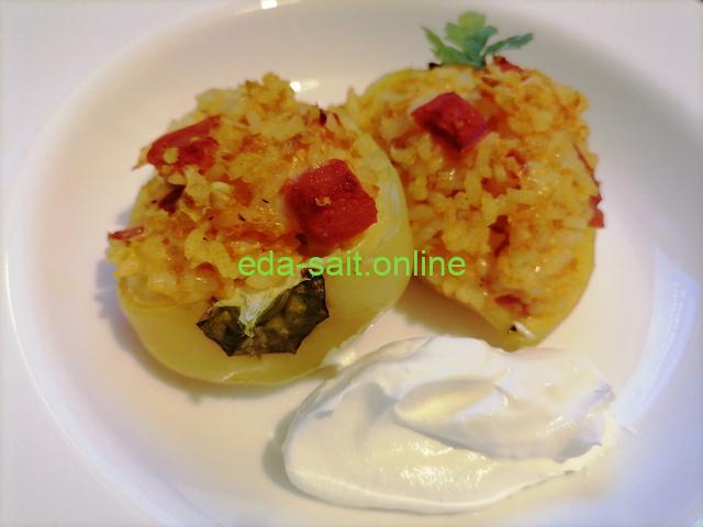 Перцы фаршированные овощами и рисом в духовке фотография