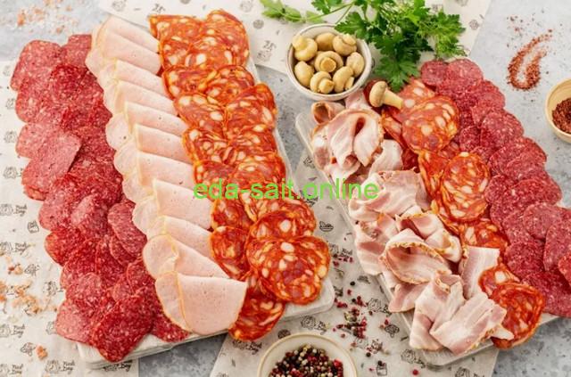 Праздничный ужин или обед мясная нарезка