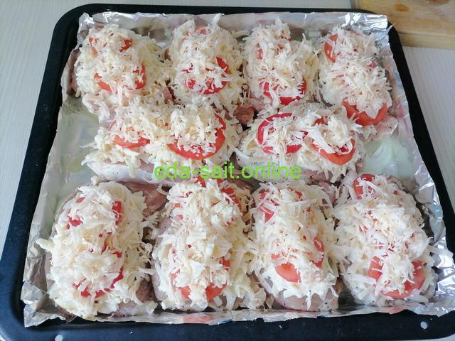 Свинина с картошкой, помидорами, сыром и луком как приготовить
