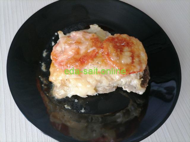 Свинина с картошкой, помидорами, сыром и луком пошаговый рецепт с фотографиями